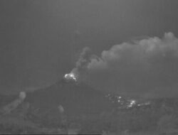 Gunung Lewotobi Laki-laki Keluarkan Lava Pijar, Warga Diimbau Waspada