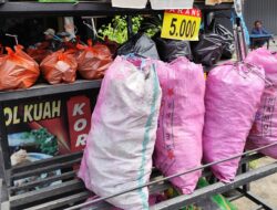 Penjualan Arang Menyambut Tahun Baru di Sanggau Menurun