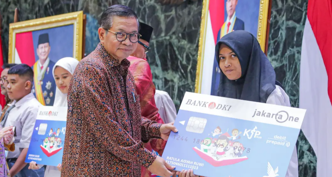 Gubernur Jakarta Pramono Anung menyalurkan KJP Plus Tahap I 2025 di Balai Agung DKI Jakarta pada Kamis 20 Maret 2025. (Ist)