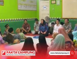 Gerakan Peduli Samsat Tanggamus Salurkan Al-Qur’an dan Iqro untuk Santri TPQ Nurul Falah