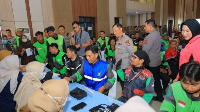 Polda Lampung Berikan Kesehatan Gratis Serta Pembagian Sembako