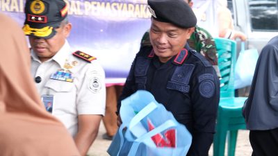 Lapas Narkotika Bagikan Ratusan Sembako Kepada Warga Sekitar
