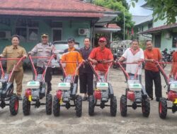 Wujudkan Ketahanan Pangan, Dinas KPTPHP Sanggau Serahkan Tujuh Unit Alsintan Kultivator