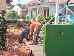 Jejak Babinsa Menjawab Dahaga Warga Kotabumi